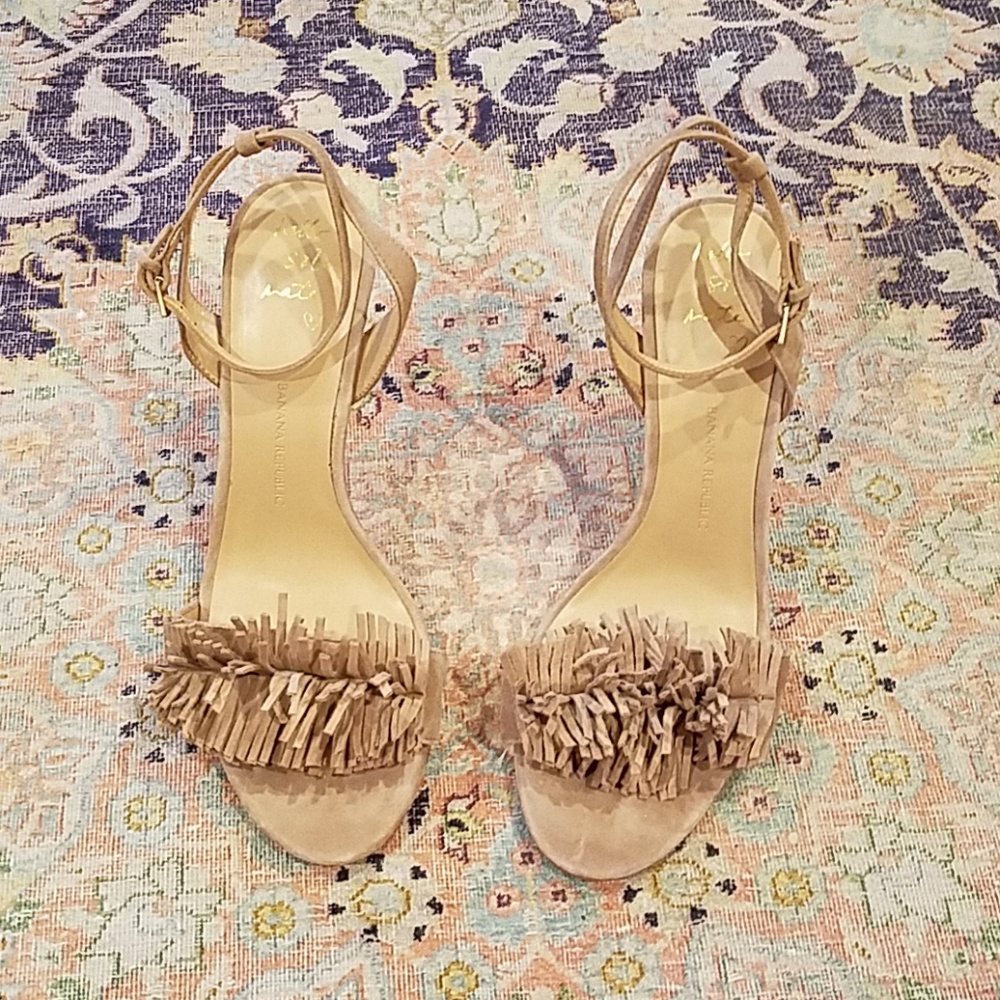 Banana Republic suede nude heels